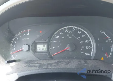 2012 Toyota Sienna Le V6 8 Passenger z USA, uszkodzony, nr VIN 5TDKK3DC7CS247137